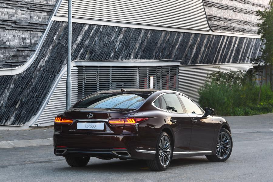  Lexus LS500 2018 года  (ZA) (фото 17 из 46)